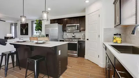 862 Hampton St, Tulare, CA 93274 photo 3