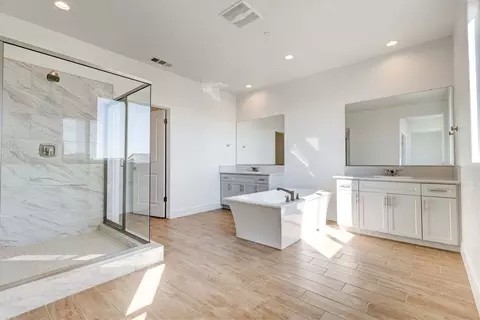 Bath - 683 Lucas Ave S, Madera, CA 93636 photo 1 of 1