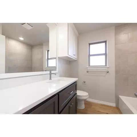 Bath - 8833 Stark St, Arcadia, OK 73007 photo 3 of 4