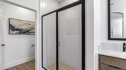 Bath - 1658 Mohave Rd S, Madera, CA 93636 photo 2 of 4