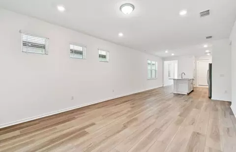 Living - 9458 Shorebird Ct, Parrish, FL 34219 photo 2 of 3