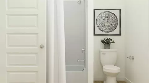 Bath - 2629 La Mirada Ave, Clovis, CA 93619 photo 4 of 6