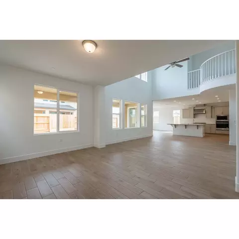 Living - 845 Discovery Rd S, Madera, CA 93636 photo 2 of 3
