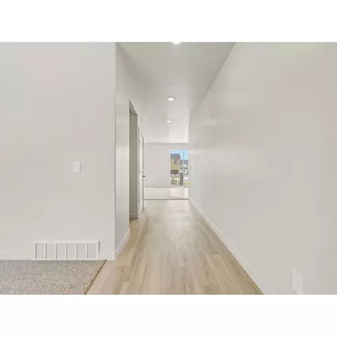574 E Andiron Ln, Eagle Mountain, UT 84005 photo 10