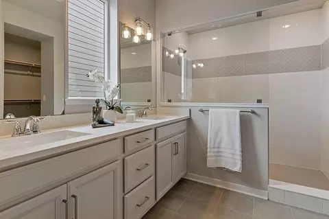 Bath - 21282 E 63rd Dr, Aurora, CO 80019 photo 1 of 2