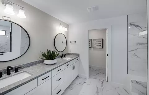 Bath - 20180 Kingmont Dr, Estero, FL 33928 photo 2 of 4