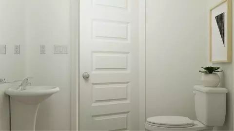 Bath - 868 Vinewood Dr, Galt, CA 95632 photo 1 of 3