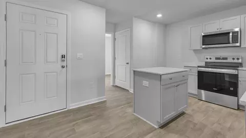 Entry Way - 176 Holmes Corner Dr, Smithfield, NC 27577 photo 2 of 3