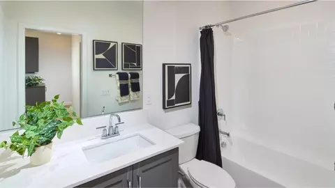 Bath - 730 Mara Loop UNIT 2, Chula Vista, CA 91911 photo 2 of 3