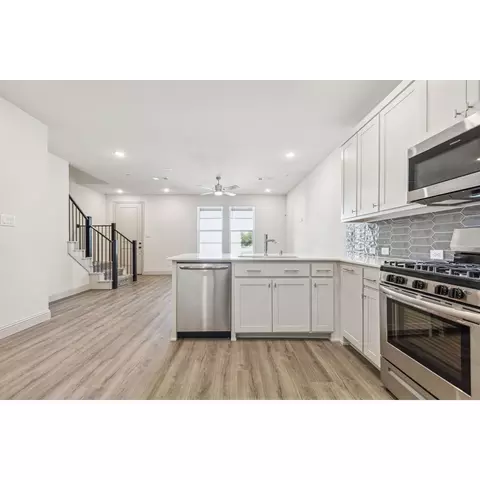 728 4th St, Argyle, TX 76226 photo 2