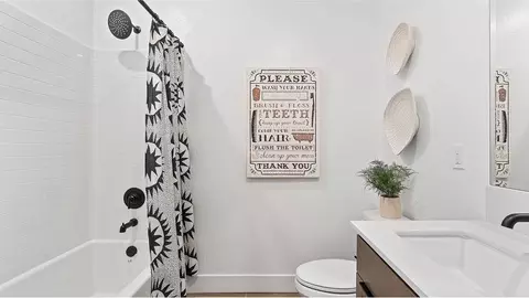 Bath - 1685 Discovery Rd S, Madera, CA 93636 photo 3 of 4