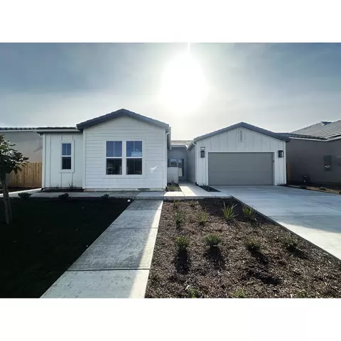 1074 Ariana St W, Madera, CA 93636 photo 1