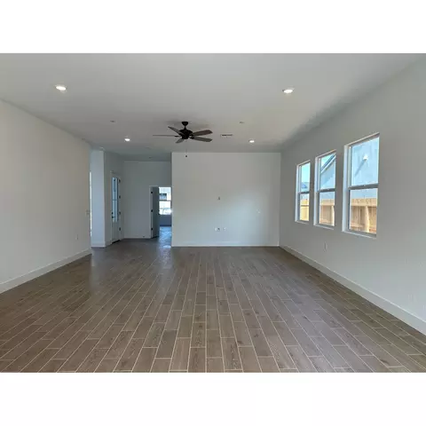1074 Ariana St W, Madera, CA 93636 photo 3