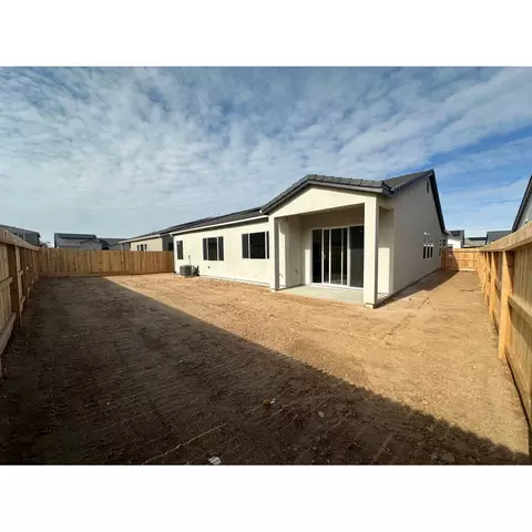 1074 Ariana St W, Madera, CA 93636 photo 4
