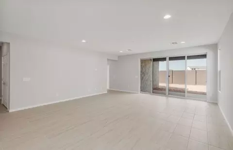 Living - 1264 W Treasure Trl, Apache Junction, AZ 85120 photo 3 of 3