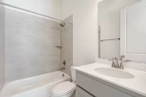 Bath - 3437 Trigger Trl, Leander, TX 78641 photo 3 of 3