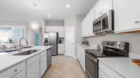 Kitchen - 3415 Night Star Ter, Parrish, FL 34219 photo 4 of 5