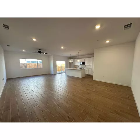 1229 Plum Tree Ave, Clovis, CA 93619 photo 2