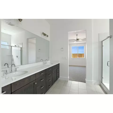 Bath - 2276 Paramount Ln, Manteca, CA 95337 photo 5 of 8