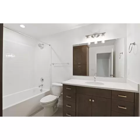 Bath - 2276 Paramount Ln, Manteca, CA 95337 photo 8 of 8