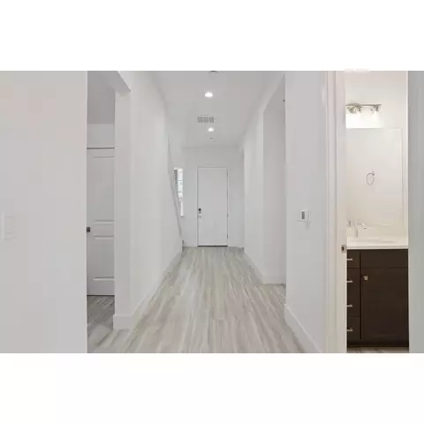 Entry Way - 2276 Paramount Ln, Manteca, CA 95337 photo 2 of 4