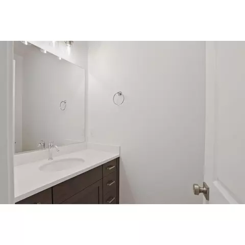 Bath - 2276 Paramount Ln, Manteca, CA 95337 photo 4 of 8