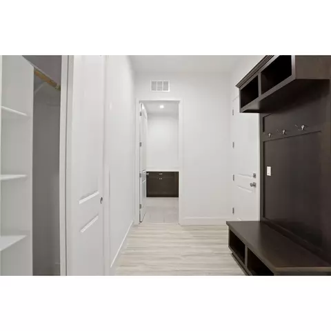 Entry Way - 2276 Paramount Ln, Manteca, CA 95337 photo 3 of 4