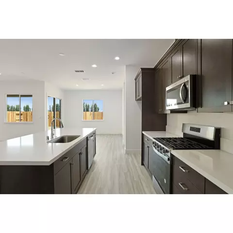 Kitchen - 2276 Paramount Ln, Manteca, CA 95337 photo 5 of 6