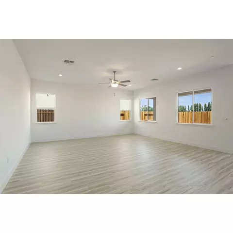 Living - 2276 Paramount Ln, Manteca, CA 95337 photo 4 of 5