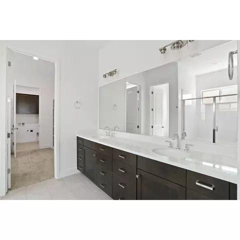 Bath - 2276 Paramount Ln, Manteca, CA 95337 photo 6 of 8