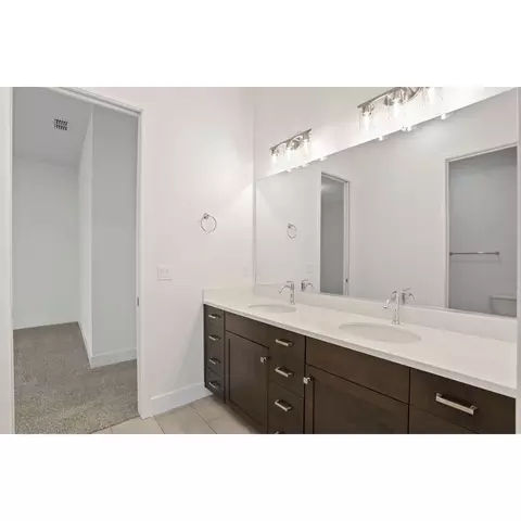 Bath - 2276 Paramount Ln, Manteca, CA 95337 photo 1 of 8