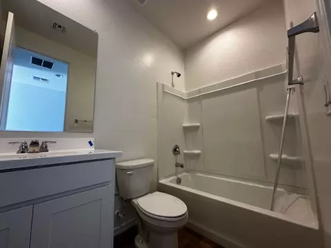 Bath - 4541 S Venus Ave, Mesa, AZ 85212 photo 2 of 5