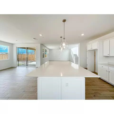 1086 Wildflower Dr, Madera, CA 93636 photo 3