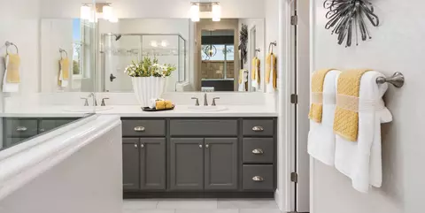 Bath - 1109 Grant Ave W, Madera, CA 93636 photo 1 of 3