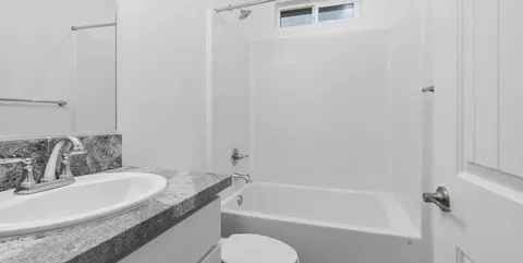 Bath - 1109 Grant Ave W, Madera, CA 93636 photo 3 of 3