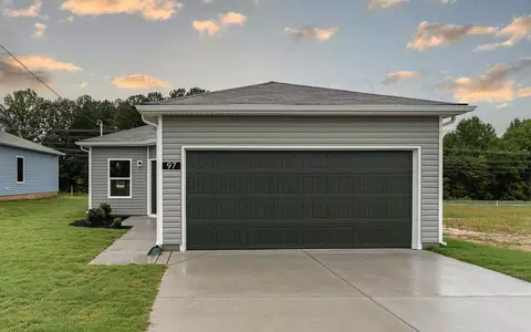 97 Stonehenge Ln, Manchester, TN 37355