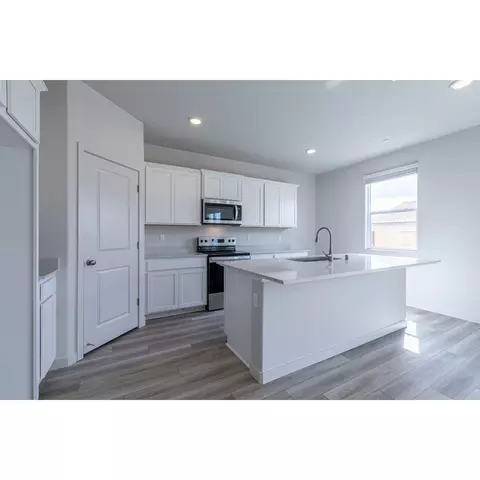 4664 Athena Dr, Merced, CA 95348 photo 3