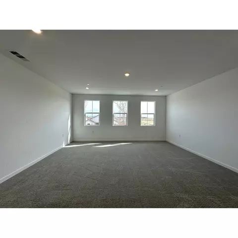 1071 Wildflower Dr, Madera, CA 93636 photo 5