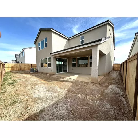 1071 Wildflower Dr, Madera, CA 93636 photo 8