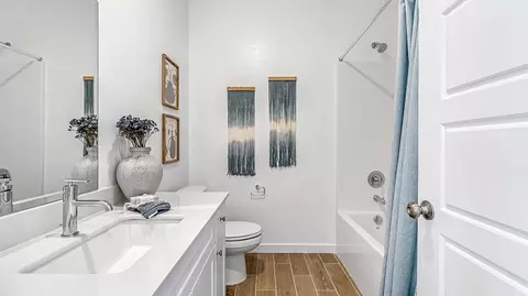 Bath - 1819 Pacific Rd S, Madera, CA 93636 photo 3 of 3