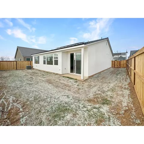 1074 Wildflower Dr, Madera, CA 93636 photo 4