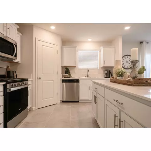 720 Grove St, Corcoran, CA 93212 photo 8