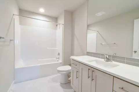 Bath - 3020 S Quartz Dr, Cornelius, OR 97113 photo 4 of 4