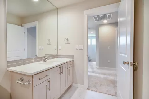 Bath - 3020 S Quartz Dr, Cornelius, OR 97113 photo 3 of 4