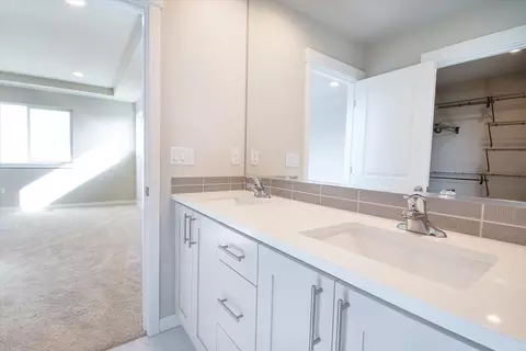 Bath - 3020 S Quartz Dr, Cornelius, OR 97113 photo 2 of 4