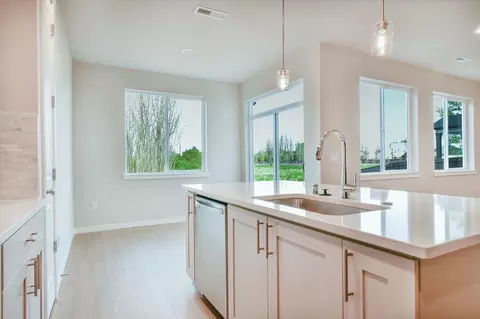 Kitchen - 3020 S Quartz Dr, Cornelius, OR 97113 photo 1 of 2