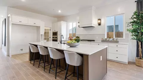 Kitchen - 932 Traverse Dr S, Madera, CA 93636 photo 2 of 4
