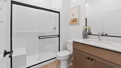 Bath - 932 Traverse Dr S, Madera, CA 93636 photo 1 of 4