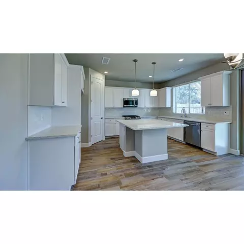 Kitchen - 1664 N Greenfield Ave, Clovis, CA 93619 photo 4 of 4