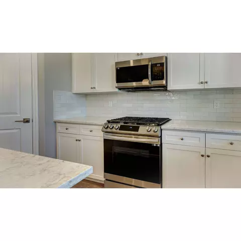 Kitchen - 1664 N Greenfield Ave, Clovis, CA 93619 photo 3 of 4